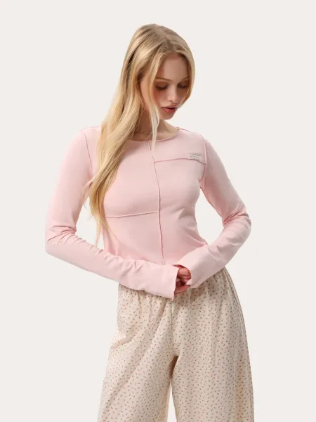 Top à manches longues raccourcies avec coutures extérieures – rose