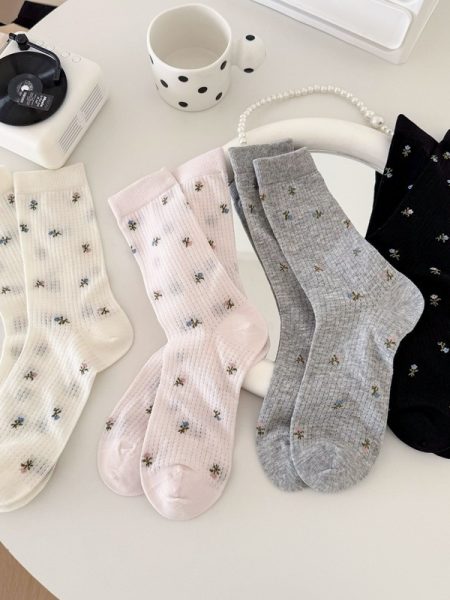 Chaussettes transparentes pour femmes avec des fleurs