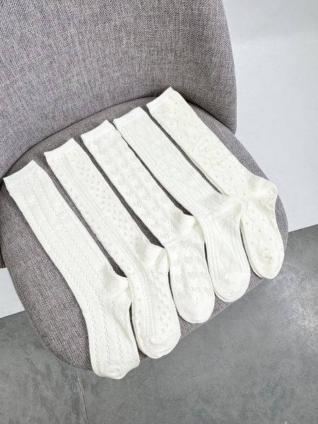 Chaussettes hautes crème en coton avec motifs en dentelle