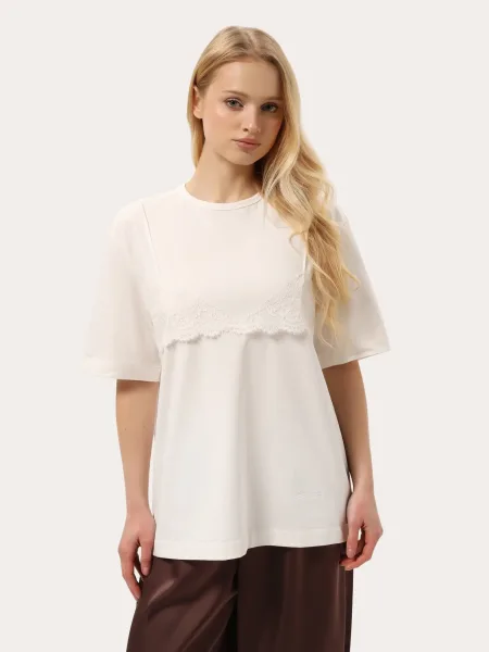T-shirt couleur crème avec dentelle blanche