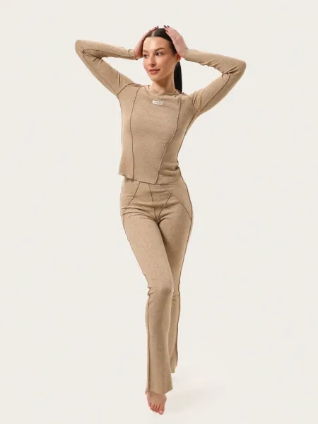 Ensemble côtelé couleur cappuccino : manches longues et leggings évasés