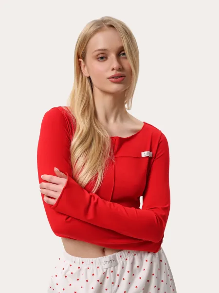 Manche longue raccourcie avec coutures extérieures – rouge