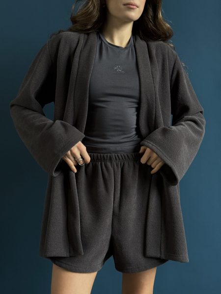 Ensemble home trois pièces couleur graphite en tissu éponge chaud : kimono, T-shirt et short