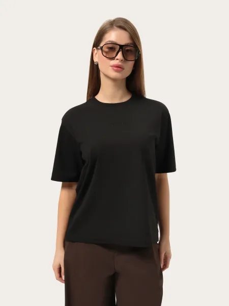 T-shirt oversize noir avec logo — un basique essentiel