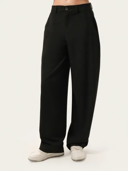 Pantalon basique noir avec surpiqûres