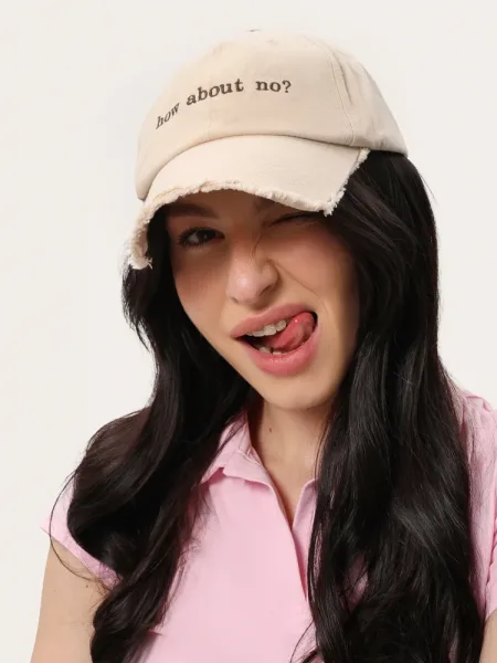 Casquette beige avec broderie «How about no?»