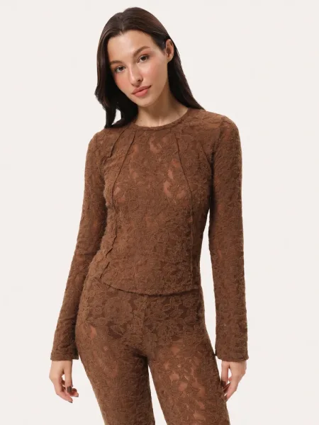 Top slim caramel à manches longues en dentelle texturée duveteuse