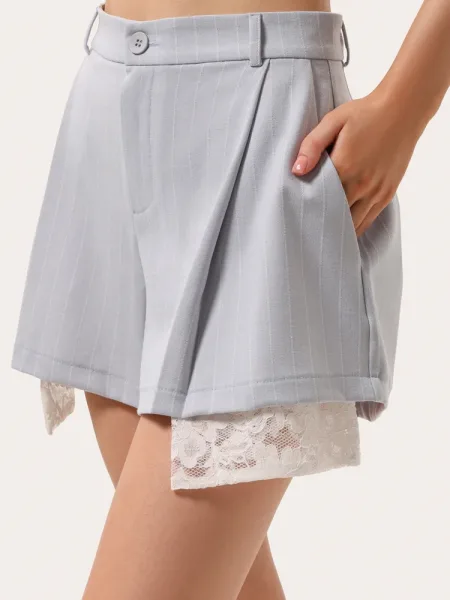 Mini-short rayé avec poches en dentelle