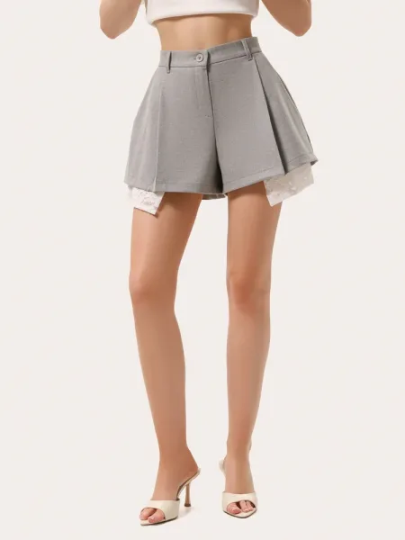 Short mini gris avec poches en dentelle