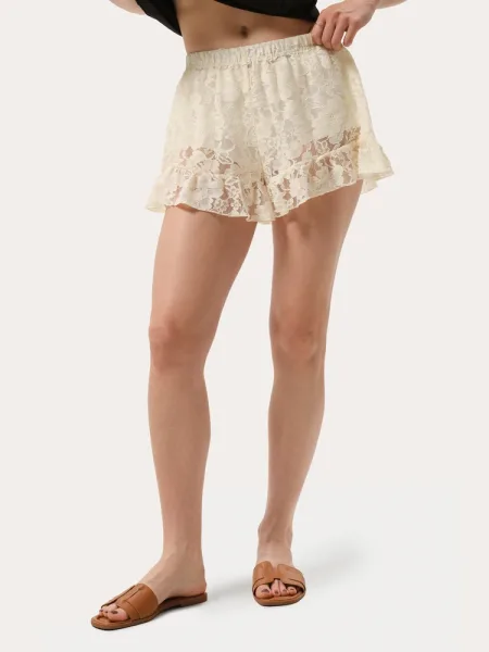 Short en dentelle écru à volants