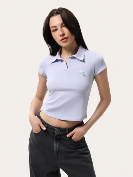 Polo ajusté bleu bleuet