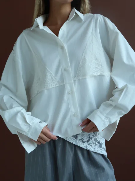 Chemise courte avec bustier en dentelle – écru